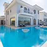 Villa 4BR with Private Pool and Beach in Palm! Dubai