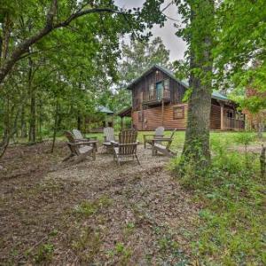 Rustic Broken Bow Cabin Deck and 6 Mi to Lake!