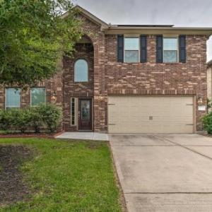 Spacious Conroe Home with Yard - 11 Mi to Lake!