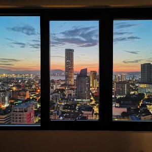 Tropicana 218 ♛Seaview ♛Komtar view ♛Near Heritage