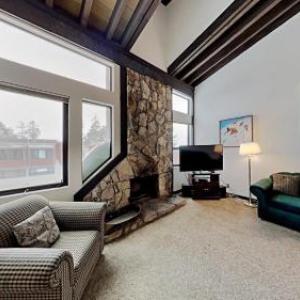 1849 Condos - Spacious 3 Bedrooms with Outdoor Pool & 3 Hot Tubs