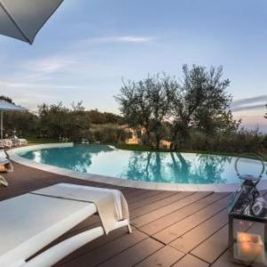 Villa Alberta Panoramic 4 Bedrooms Farmhouse with Private Pool in Lucca close to Town Centre