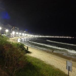 Magnífico APARTAMENTO de Charme - 3 quartos AR CONDICIONADOS SPLIT - Beira Mar 2 banheiros 2 Vagas Garagem 4 Varandas 2 Elevadores Redes para Descanso Wi-Fi Air Fryer Disney Plus HBO Max Cadeiras de Praia e Caixa Térmica
