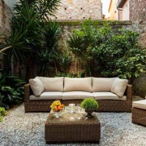 Casa Santa Zita A Toproof Penthouse Apartment with Elevator and Private Garden Inside the Walls