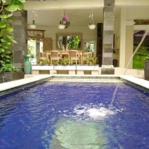 Townhouse Oak near Beach Walk Shopping Mall formerly Su's Cottages Legian