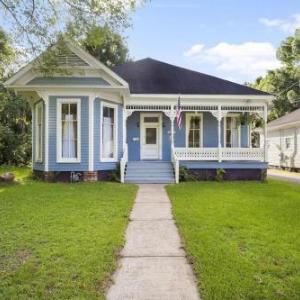 The Mardis Gras Manor Walkable Historic Local Treasure