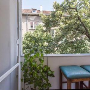 Colorful 2BDR Apartment in the City Center