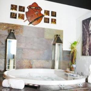 Seasonal Living with Jacuzzi