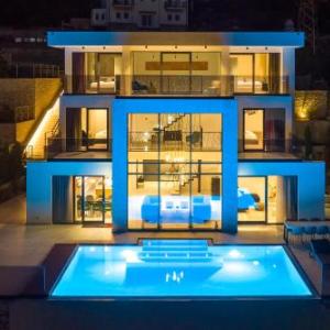 Villa Naya with Heated Pool and Hot Tub