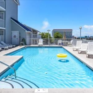 Amazing 3 BR Outdoor Pool Steps to Boardwalk Beach Fun