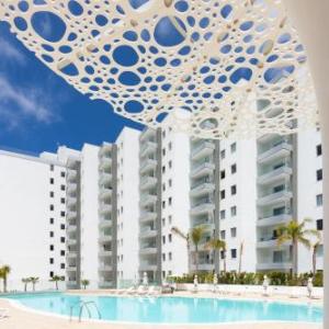 3 Bedroom Ocean Garden Apartment Heated Pool & Parking PP207
