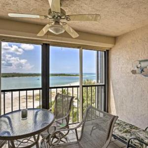Beachfront Condo with Pool Access and Gulf Views!