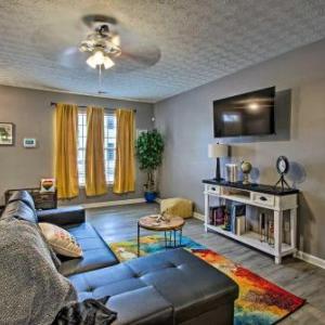 Bright and Cozy East Point Townhome with Patio!