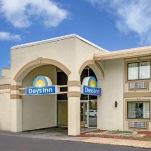 Days Inn by Wyndham Bloomington West