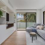 North-East Facing Modern 2-bed Apartment 