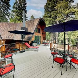 Sauna & Large Deck - Tahoe Park Beach Access home