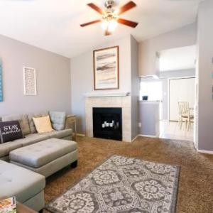 No Worries Beautiful 2 bed 2 bath at The Palms Great Location and Amenities Galore