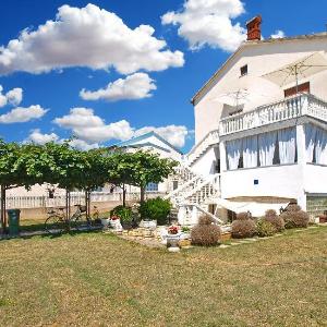 Apartment 1490