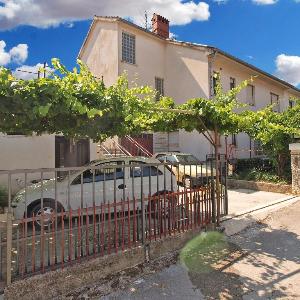 Apartment 695