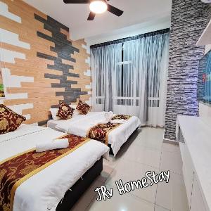 Triple ROOM with Pool view JRv HotelStyle HomeStay