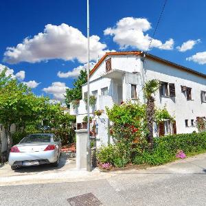 Apartment 358