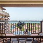 Serene 1BR in Anantara Residences with Palm Views! Dubai