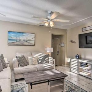 Beach-Style Largo House with Screened Lanai!