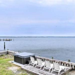 Brant Point Bayfront Bungalow with Hot Tub!