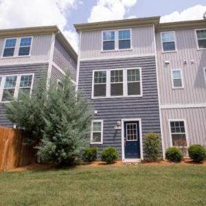 Beautiful Townhome Near Downtown Charlotte