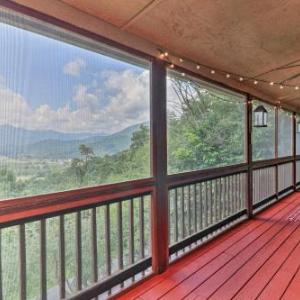 Hilltop Escape Smoky Mtn View and Screen Porch