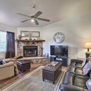 Red Rock Retreat Condo with Grill 16 Mi to Park