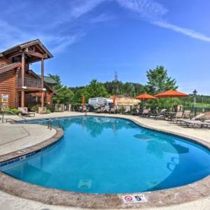 NEW! Southern Charm cabin in Pigeon Forge!