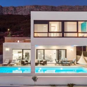 Villa Lemon 3 Bedrooms 4 Baths Infinity Pool Whirlpool Cinema room Sea view