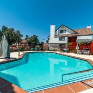 Metro PHX Upstairs 2bd sleeps 6 heated pool PETS ALLOWED