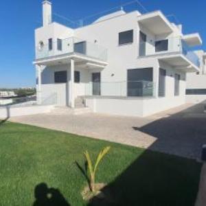 Sky Villa by Laranjal Rentals