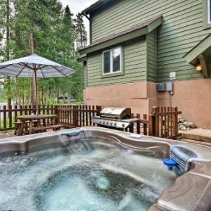 Spacious Breck Townhome - Walk to Ski Shuttle