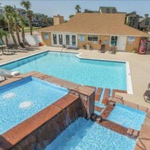 Sea-Turtle 302 - Lovely 2BR Beach Condo With Resort Amenities! Walk to Beach! condo