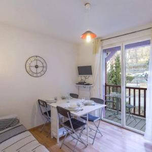 Appartement 32 m² avec balcon proche télécabine et commodités entièrement équipé centre Cauterets - FR-1-401-237