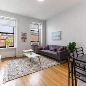 Bright & Stylish 1BR with Workspace