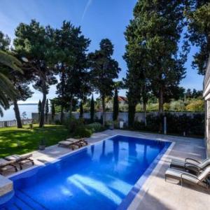 Luxury seafront Villa Castello Split near Old Town with private pool