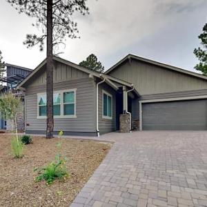 Apple Rose - New Build EV Charger - Near Downtown home