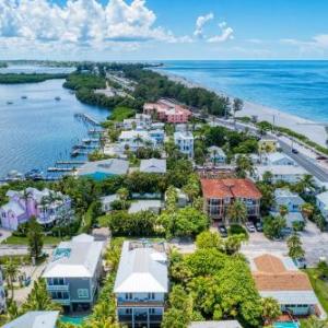 Cottage Haven-One Minute Walk To The Beach-Private Yards-Keyless Locks