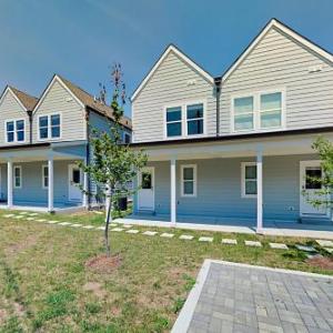 Watkins Getaway - 4 Townhomes - Central Location townhouse