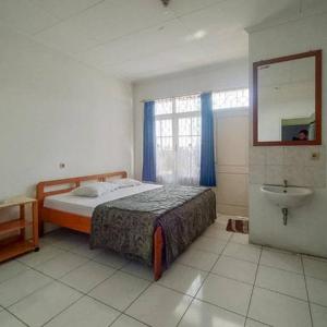 Pall Inn Puncak Mitra RedDoorz