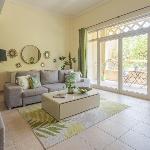 Vibrant 1BR Apartment in Palm Jumeirah Dubai 