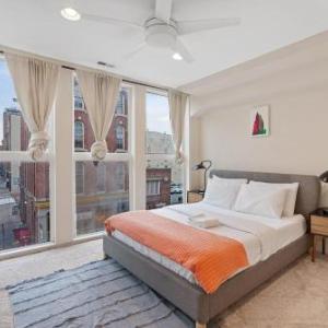 Bright 1BR with Large Windows In Old City