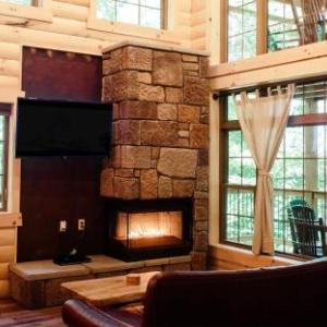 Treehouse #1 by Amish Country Lodging