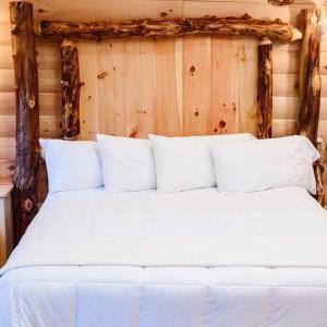 Treehouse #6 by Amish Country Lodging