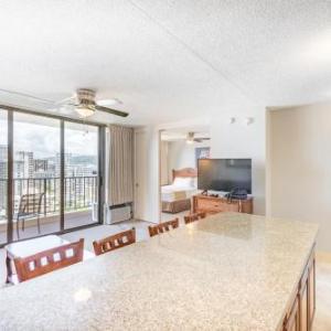 Deluxe Studio Condos Near Waikiki Beach - Free parking & outdoor pool