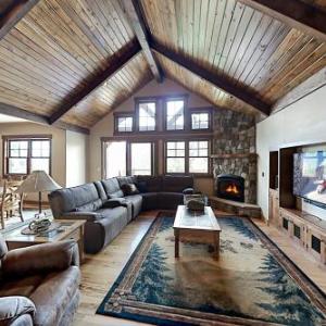 The Granby House - Mountain-View Balcony & Hot Tub home